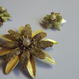 Vintage Gold Floral Brooch Set